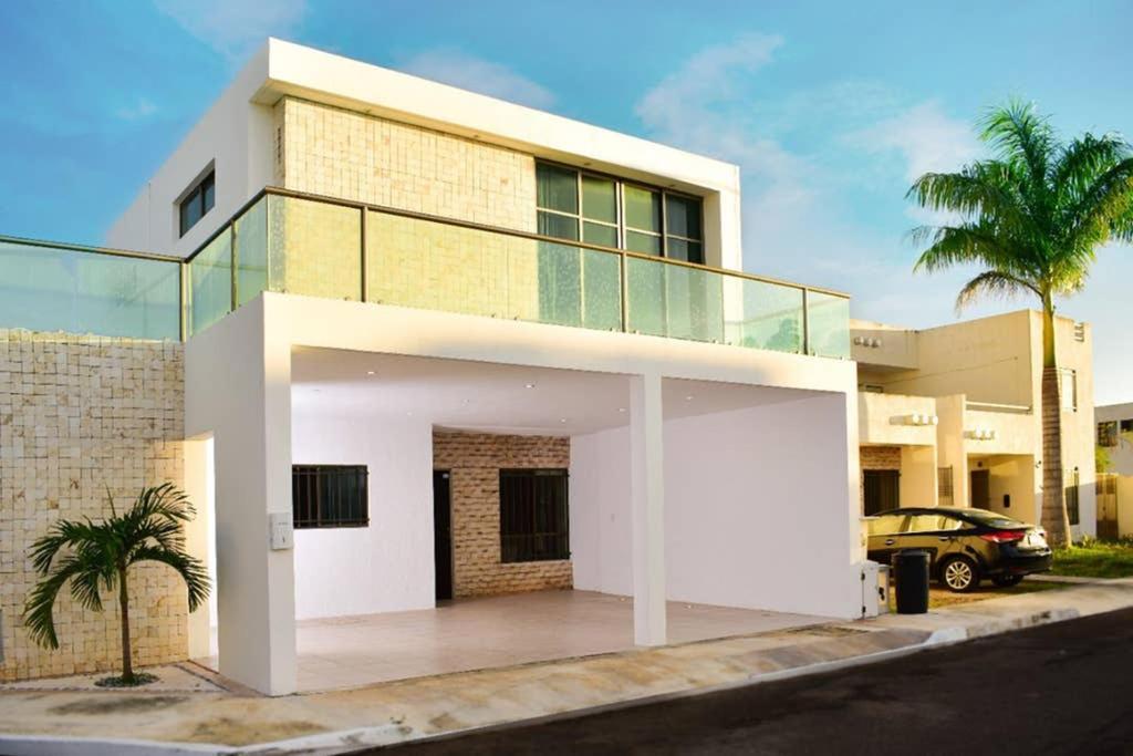 Casa Hector, con Jacuzzi, cerca del Foro GNP. Villa Mérida Exterior foto