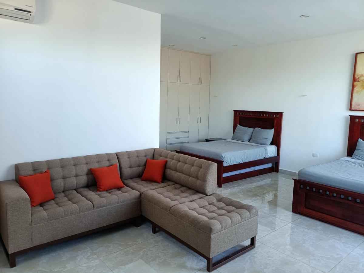 Casa Hector, con Jacuzzi, cerca del Foro GNP. Villa Mérida Exterior foto