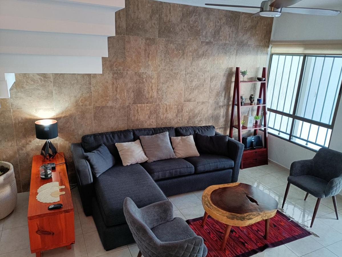 Casa Hector, con Jacuzzi, cerca del Foro GNP. Villa Mérida Exterior foto