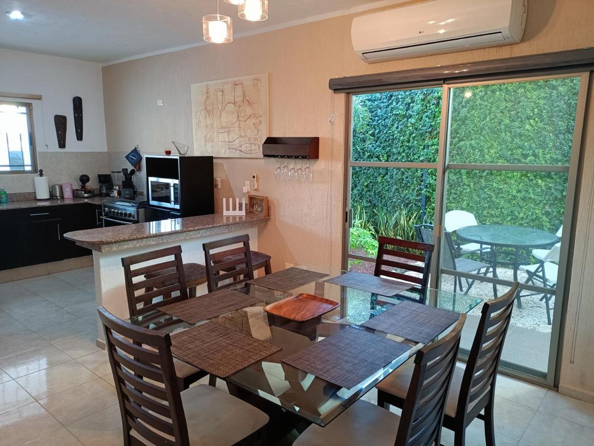 Casa Hector, con Jacuzzi, cerca del Foro GNP. Villa Mérida Exterior foto