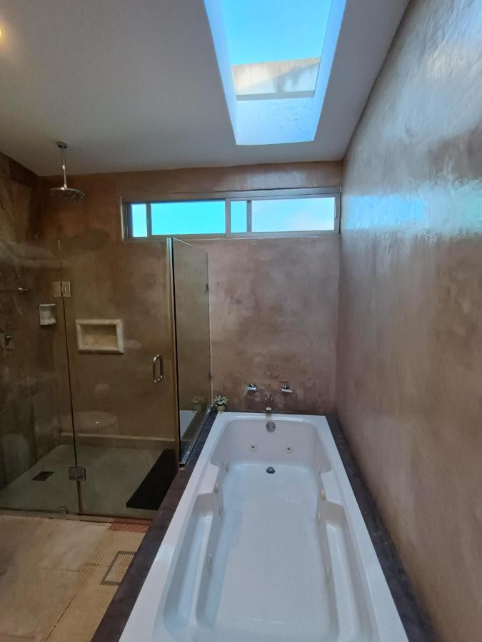 Casa Hector, con Jacuzzi, cerca del Foro GNP. Villa Mérida Exterior foto